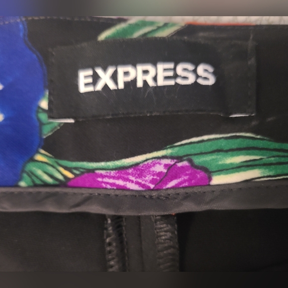 Express Women’s Extreme High Rise Floral Flared Tie Belt Shorts - Picture 5 of 7